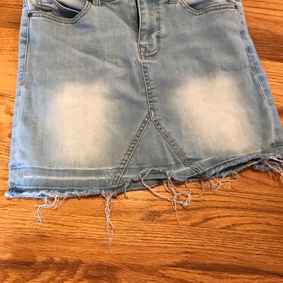 Wild Blue Sadie Frayed Distressed Denim Mini Skirt - Picture 5 of 14